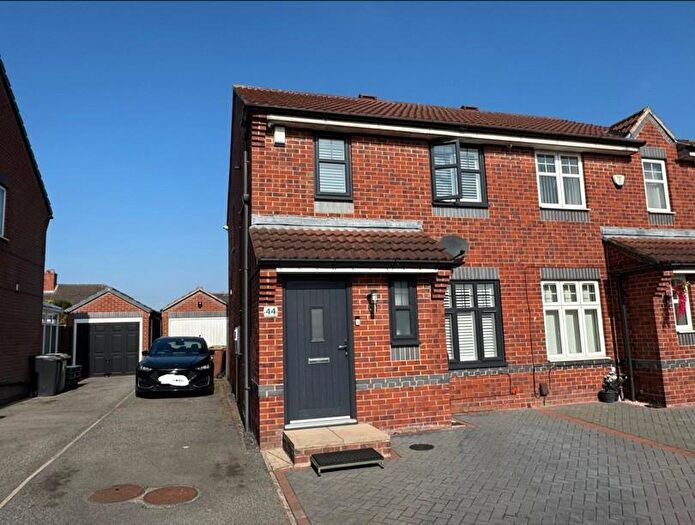 3 Bedroom Semi-Detached House For Sale In The Canter, Middleton, Leeds, LS10