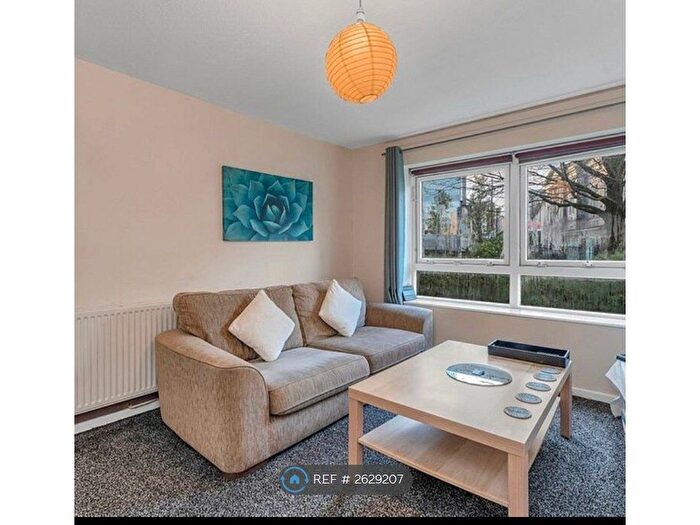 1 Bedroom Flat To Rent In Holyrood Road, Edinburgh, EH8