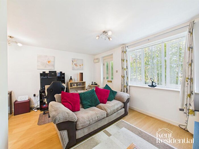 1 Bedroom Maisonette To Rent In Wharfdale Square, Tovil, ME15