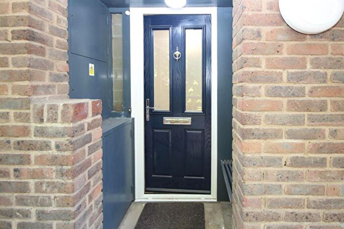 2 Bedroom House To Rent In Grasmere Gardens, Cambridge, CB4