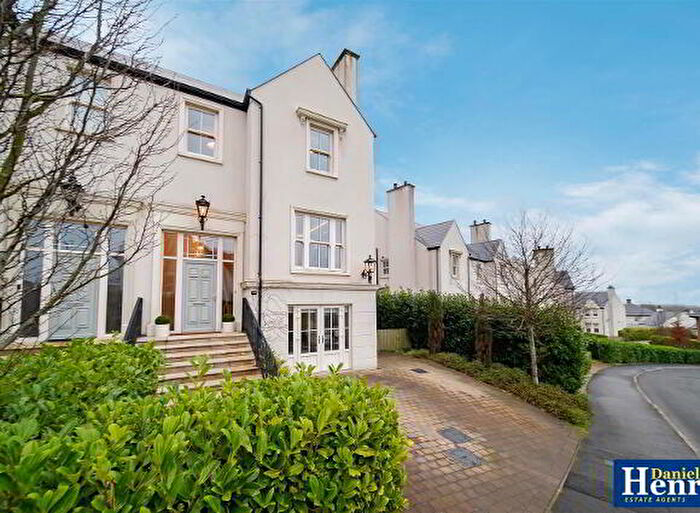 4 Bedroom Semi-Detached House For Sale In Barleyfields, Derry, BT48