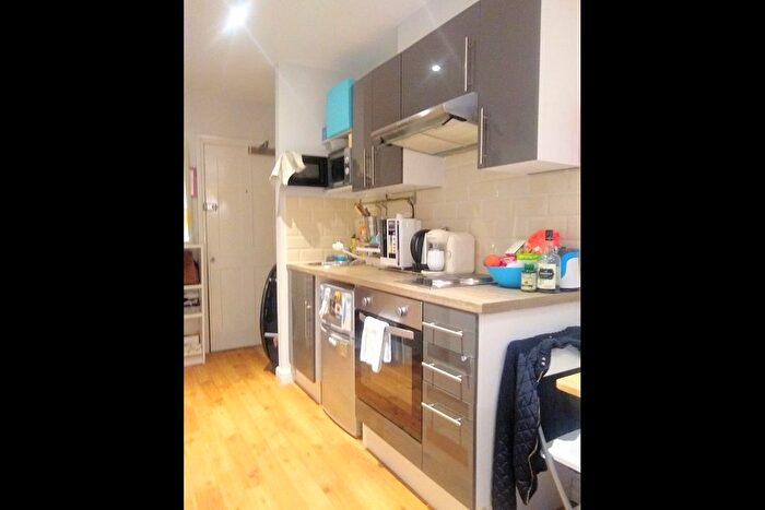 Studio To Rent In Barclay Road, Croydon, CR0