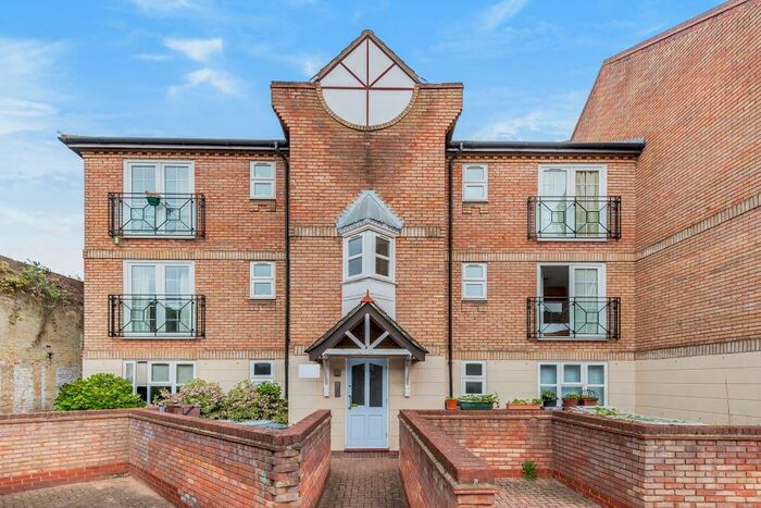 1 Bedroom Apartment To Rent In Cornwallis Square, Islington, N19