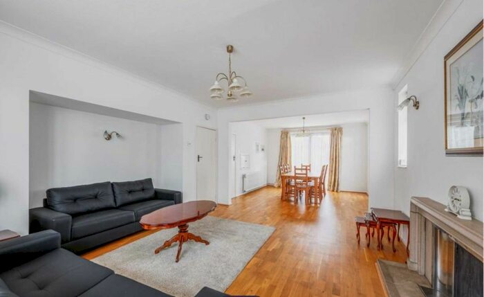 4 Bedroom Detached House To Rent In Ashbourne Road, London, W5