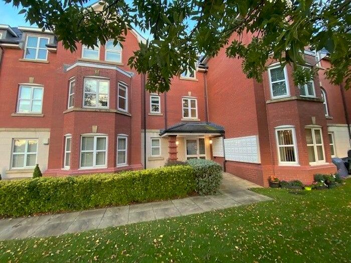 2 Bedroom Flat To Rent In Woodlands View, Lytham St. Annes, Lancashire, FY8