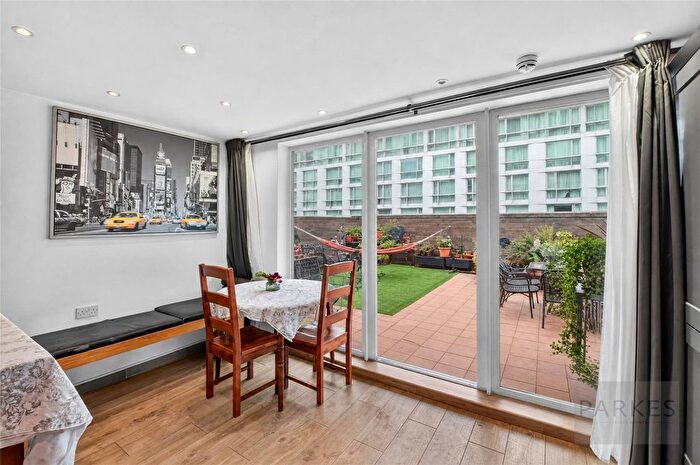 3 Bedroom Flat To Rent In Warwick Road, London, W14