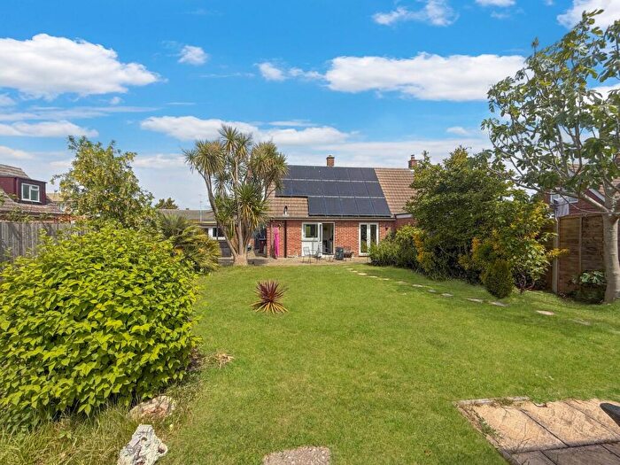 3 Bedroom Chalet For Sale In Vine Drive, Wivenhoe, Colchester, CO7