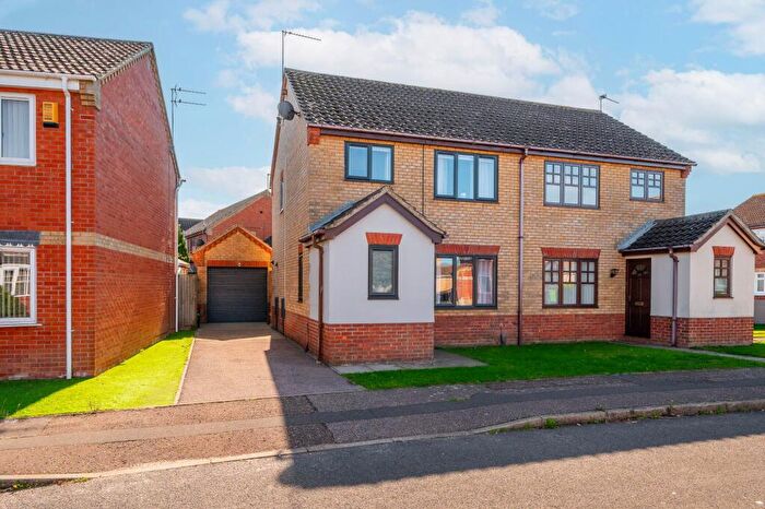 3 Bedroom Semi-Detached House For Sale In El Alamein Way, Bradwell, NR31