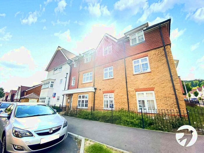 2 Bedroom Flat To Rent In Limeburners Drive, Halling, Rochester, ME2