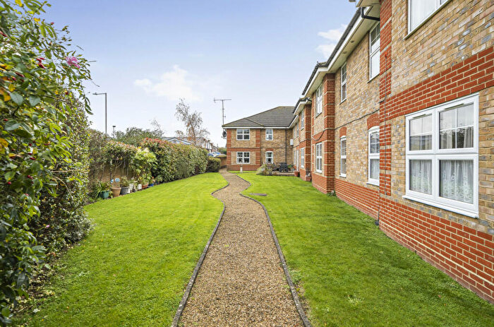 1 Bedroom Apartment For Sale In West Lane, Sittingbourne, Kent, ME10