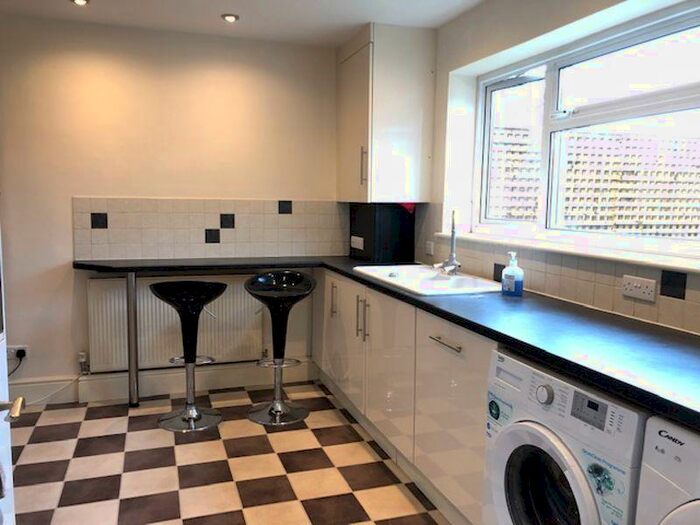 3 Bedroom Flat To Rent In Weeke, Winchester, SO22