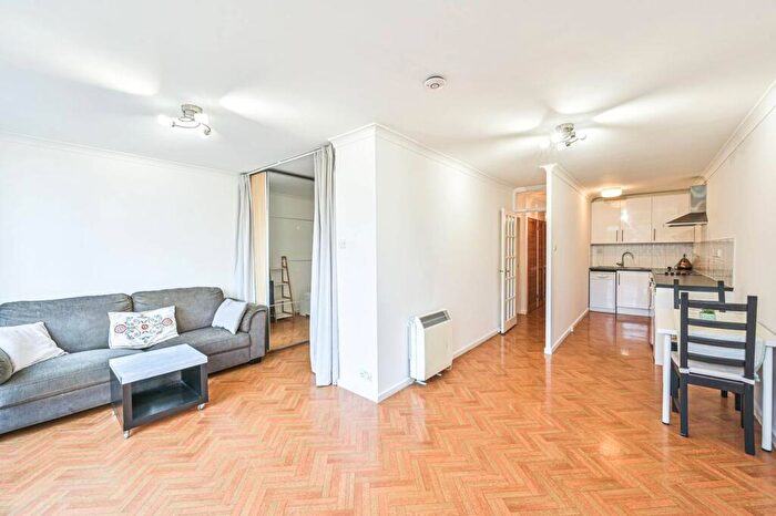 1 Bedroom Flat To Rent In Holden Avenue, Woodside Park, London, N12