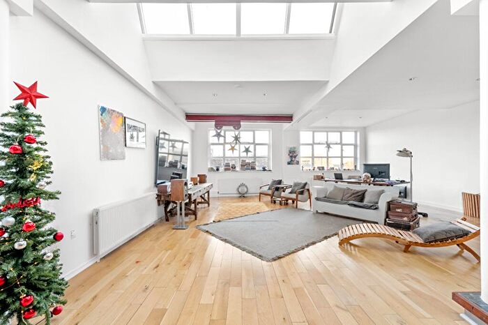 3 Bedroom Property To Rent In Shepherdess Walk, Micawber Wharf, N1