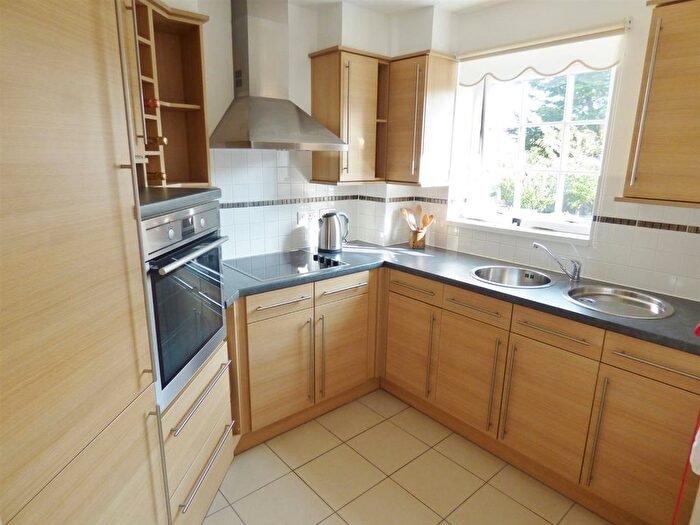 2 Bedroom Flat To Rent In Claridge House, Church Street, Littlehampton, BN17