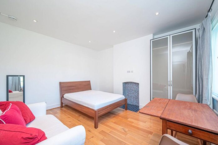 Studio To Rent In Ravenscroft Avenue, Golders Green, London, NW11