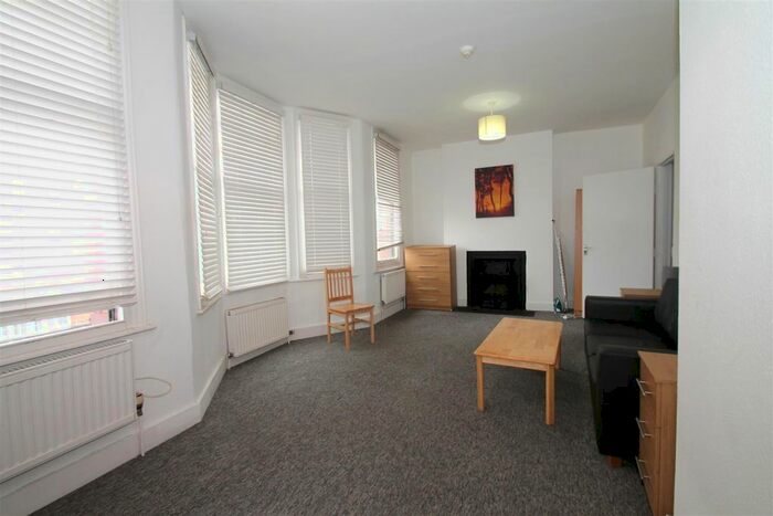 2 Bedroom Flat To Rent In Green Lanes, Winchmore Hill, London, N21