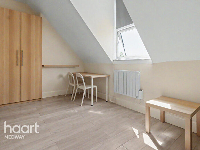 Studio To Rent In High Street, Rochester, ME2