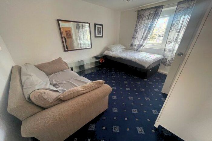 1 Bedroom Flat To Rent In Lowtown, Pudsey, LS28