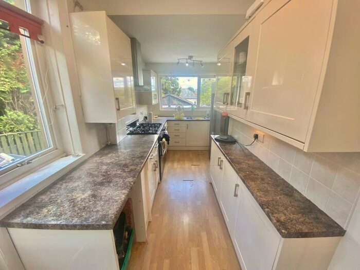 3 Bedroom House To Rent In Wakefield Road, Huddersfield, HD5
