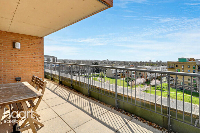 2 Bedroom Apartment For Sale In Lux Building, Romford, RM7