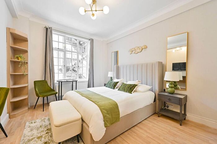 Studio To Rent In Hallam Street, Fitzrovia, London, W1W