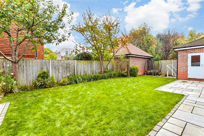 5 Bedroom Detached House For Sale In Quindell Place, Kings Hill, West Malling, Kent, ME19