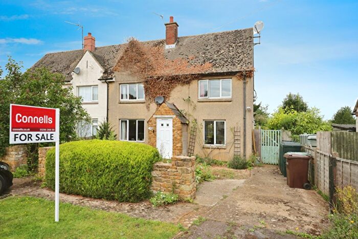 2 Bedroom Semi-Detached House For Sale In The Greensward, Wardington, Banbury, OX17
