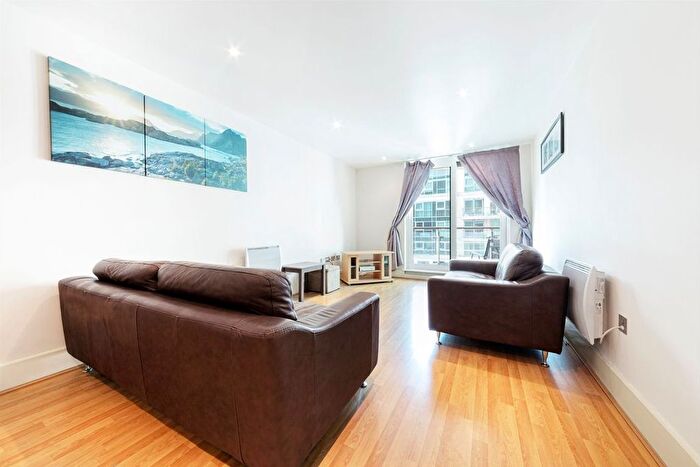 2 Bedroom Flat To Rent In Flagstaff House, Vauxhall, London, SW8