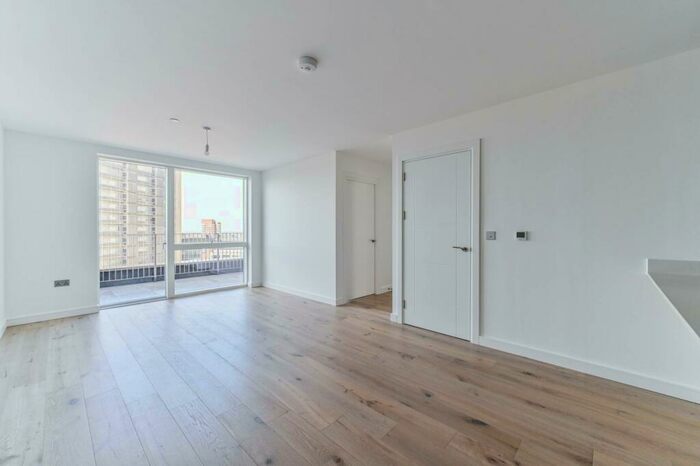 2 Bedroom Flat To Rent In Boulevard Point, Croydon, CR0