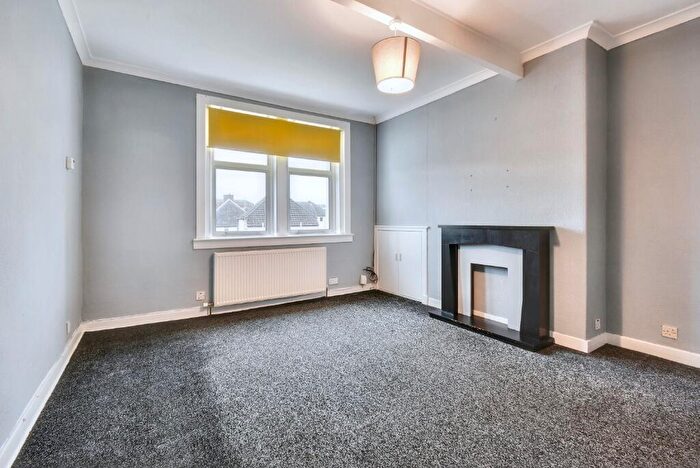 2 Bedroom Flat To Rent In Wallace Street, Inverclyde, Greenock, PA16