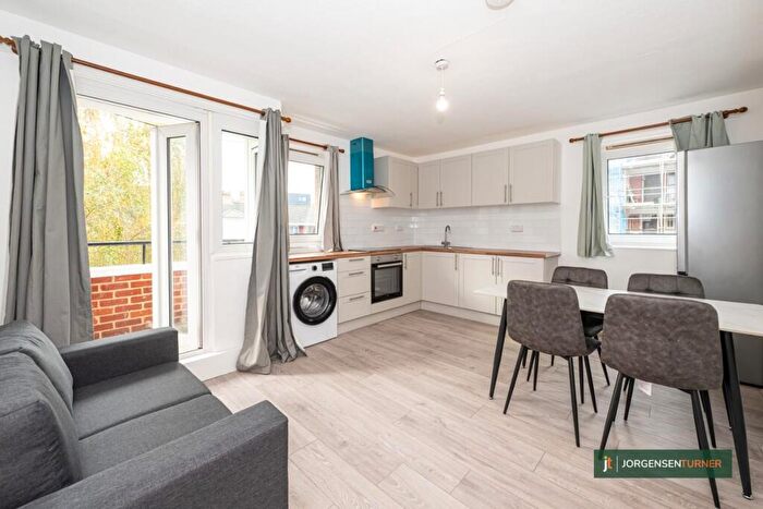 4 Bedroom Flat To Rent In Hunton Street, London, E1