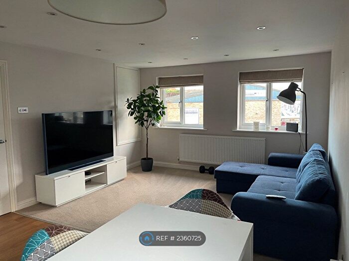 1 Bedroom Maisonette To Rent In Windsor Court, Kings Langley, WD4