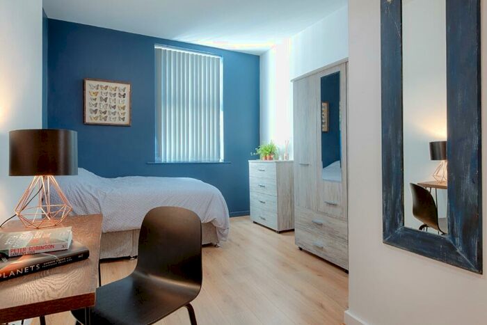 7 Bedroom House Of Multiple Occupation To Rent In Bolton Road, Bury, BL8