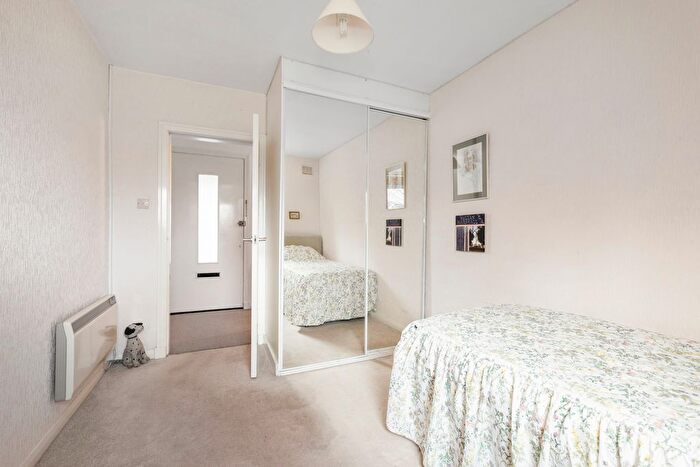 2 Bedroom Flat For Sale In / West Craigs Crescent, Edinburgh, EH12