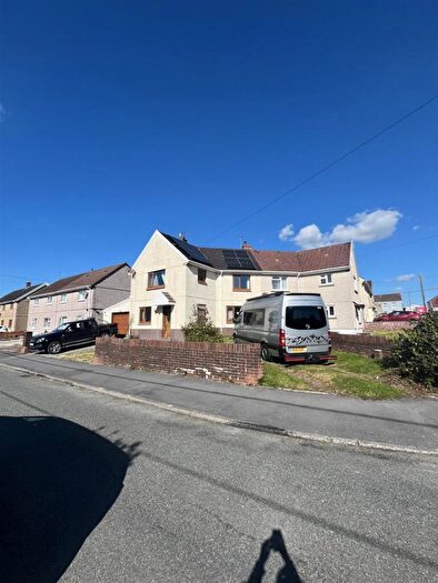 3 Bedroom Semi-Detached House For Sale In Rhydyffynnon, Pontyates, Llanelli, SA15