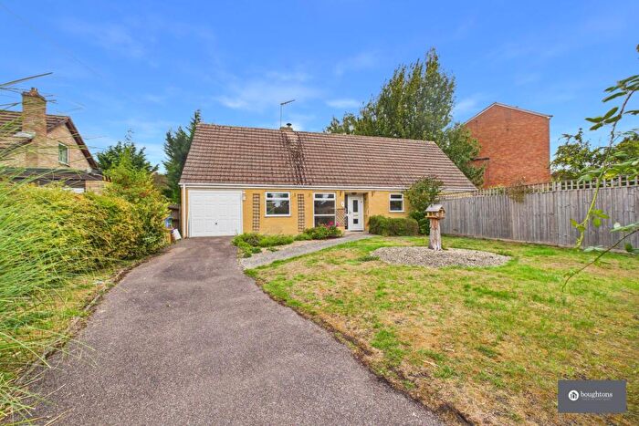 3 Bedroom Detached Bungalow For Sale In Fox Lane, Brackley, NN13