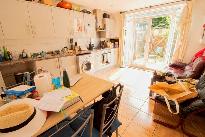 4 Bedroom Terraced House To Rent In Langford Close, Dalston, E8