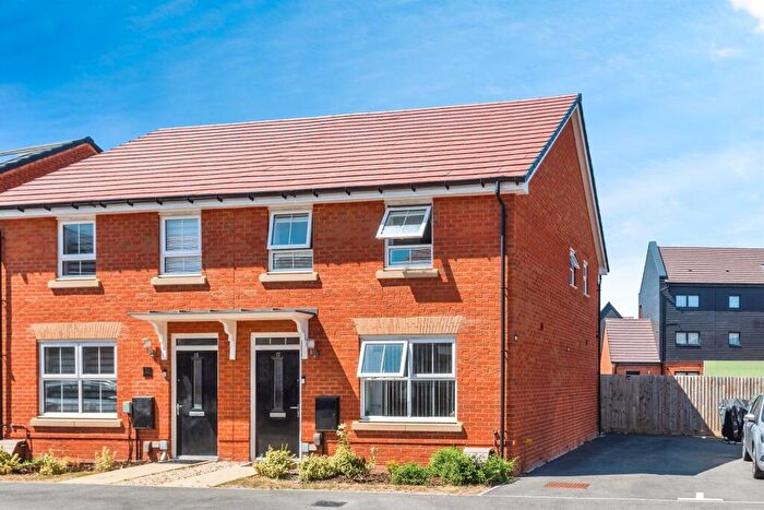 3 Bedroom Semi-Detached House For Sale In Hathaways, Abingdon, OX14