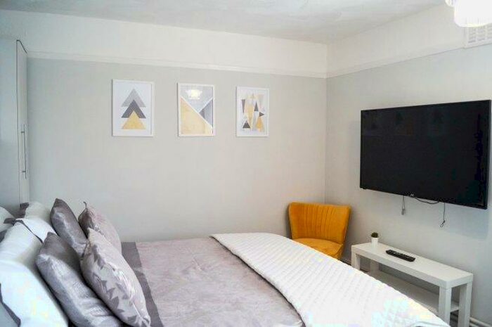 4 Bedroom Flat To Rent In Temeraire Manor, ME7