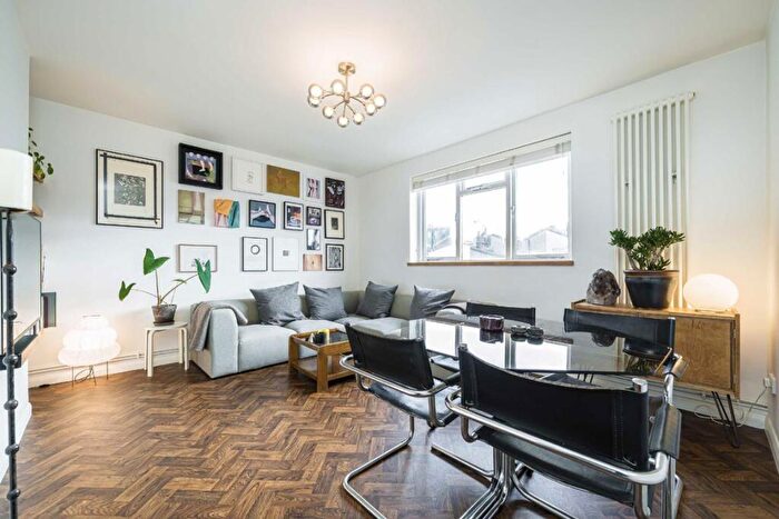 2 Bedroom Flat For Sale In Crawthew Grove, East Dulwich, SE22
