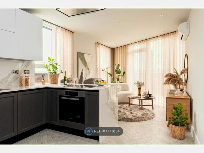 2 Bedroom Flat To Rent In Sandycombe Road, London, TW9