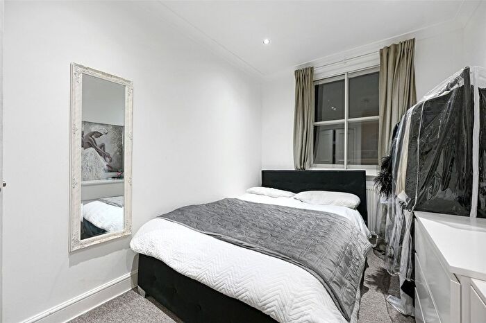 2 Bedroom Flat For Sale In Gloucester Road, London, SW7
