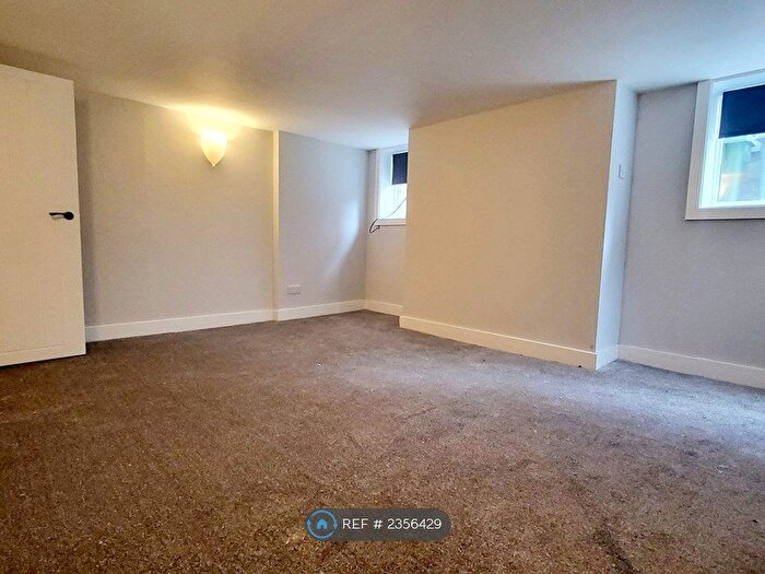 2 Bedroom Flat To Rent In Harrogate Road, Leeds, LS17