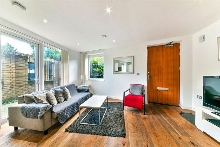 2 Bedroom Flat To Rent In Providence Place, London, SE10