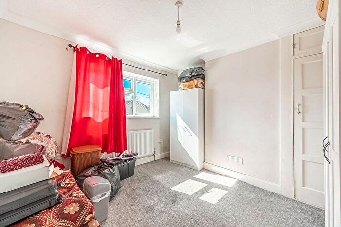 3 Bedroom Flat To Rent In Charlbury Avenue, Stanmore, HA7