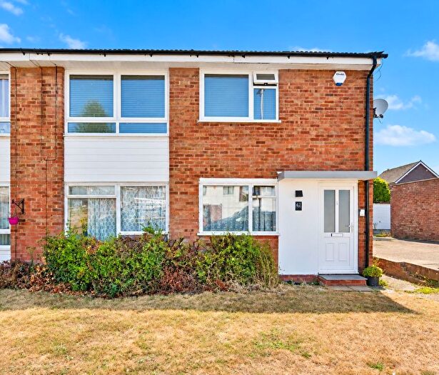 2 Bedroom Maisonette For Sale In Nelson Gardens, Braintree, CM7