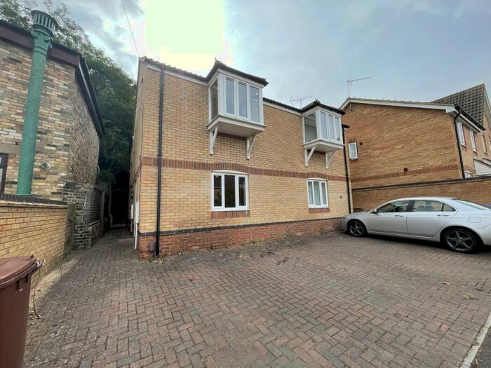 3 Bedroom Semi-Detached House To Rent In Newmarket, Suffolk, CB8