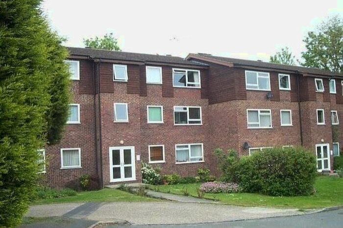 2 Bedroom Flat To Rent In Englefield Green, Egham, TW20