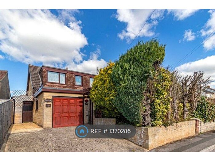 3 Bedroom Detached House To Rent In Dores Road, Swindon, SN2