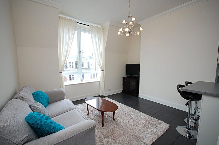 2 Bedroom Flat To Rent In Balmoral Place, West End, Aberdeen, AB10
